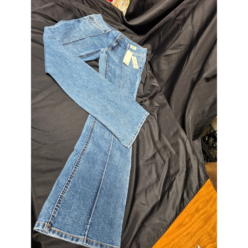 No Boundaries Womens Mid Rise Pintuck Bootcut Jeans Medium Wash Blue Size 4 NWT